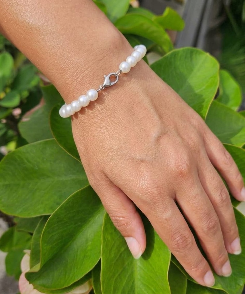 Minimalist Pearl Strand Bracelet